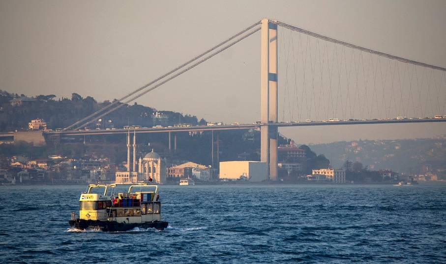 Turkey will require insurance from oil shippers when passing through its straits