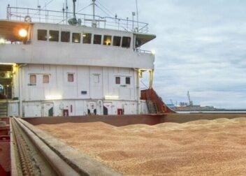 London insurer stops insurance of ships following the "grain corridor"